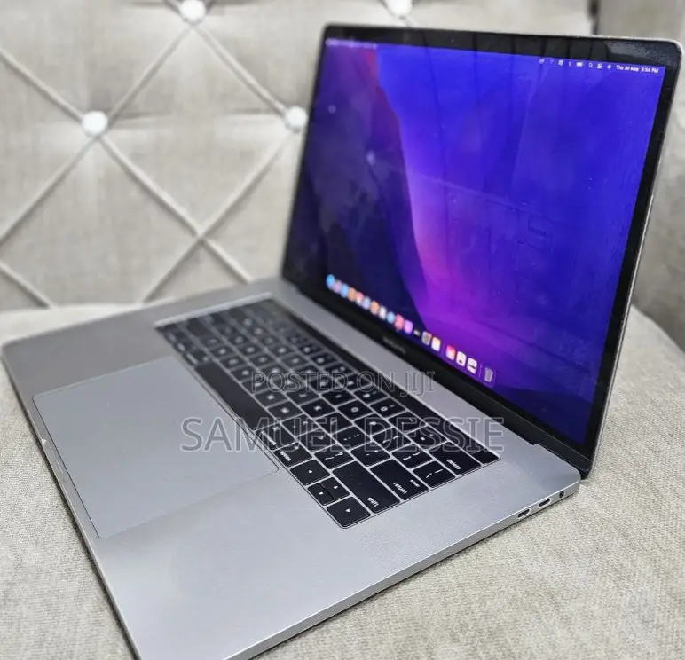 New Laptop Apple MacBook Pro 2016 16GB Intel Core I7 SSD 256GB