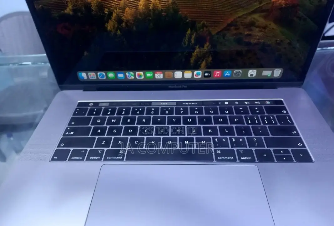 New Laptop Apple MacBook Pro 2018 16GB Intel Core I9 SSD 512GB