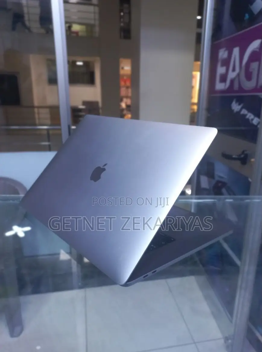 New Laptop Apple MacBook Pro 2018 16GB Intel Core i9 SSD 512GB