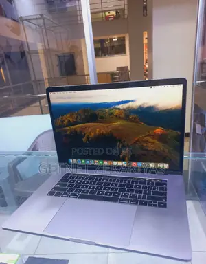 New Laptop Apple MacBook Pro 2018 16GB Intel Core i9 SSD 512GB