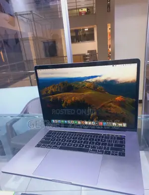 New Laptop Apple MacBook Pro 2018 16GB Intel Core i9 SSD 512GB