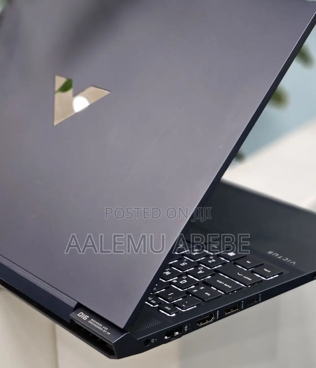 New Laptop HP 14-Dq1025cl 16GB Intel Core I5 SSD 512GB