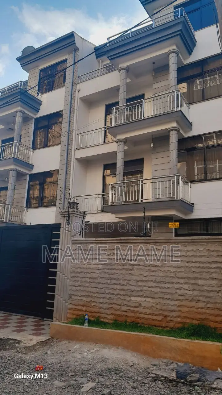 7bdrm House in Addis Abeba, Bole for sale
