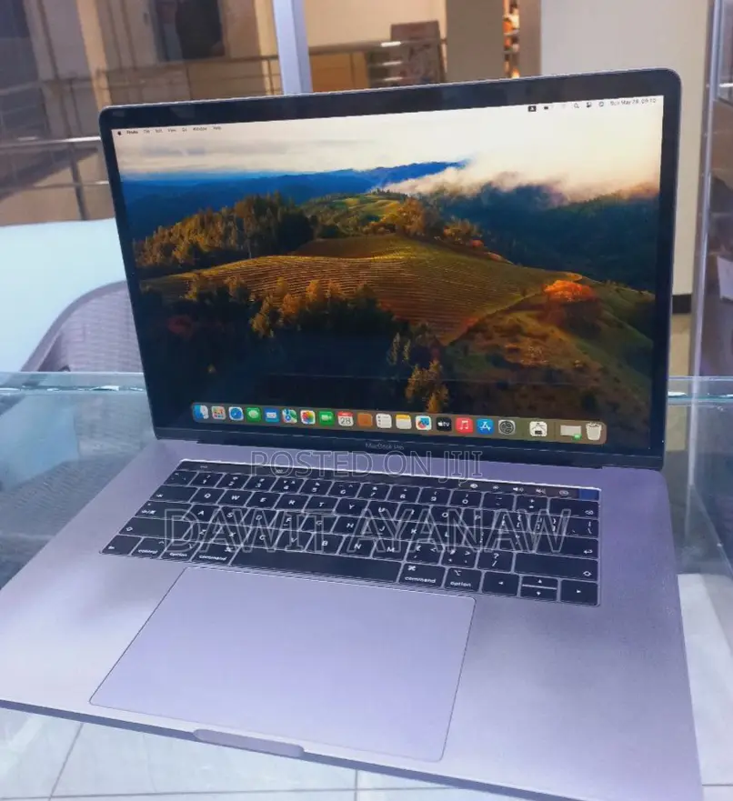 New Laptop Apple MacBook Pro 2018 16GB Intel Core I9 SSD 512GB