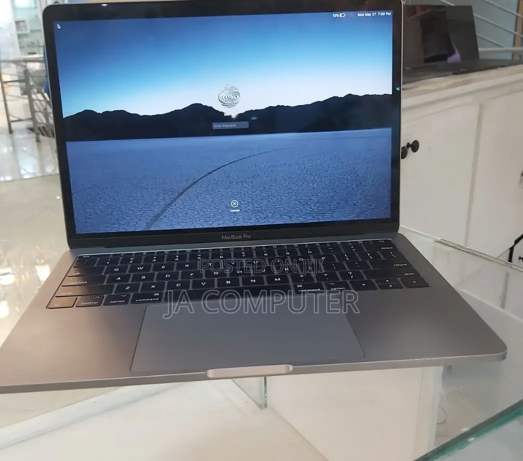 New Laptop Apple MacBook Pro 2017 16GB Intel Core I5 SSD 512GB