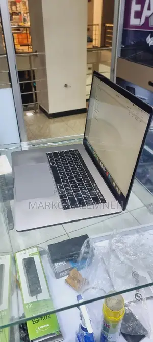 New Laptop Apple MacBook 2018 16GB Intel Core i9 SSD 512GB
