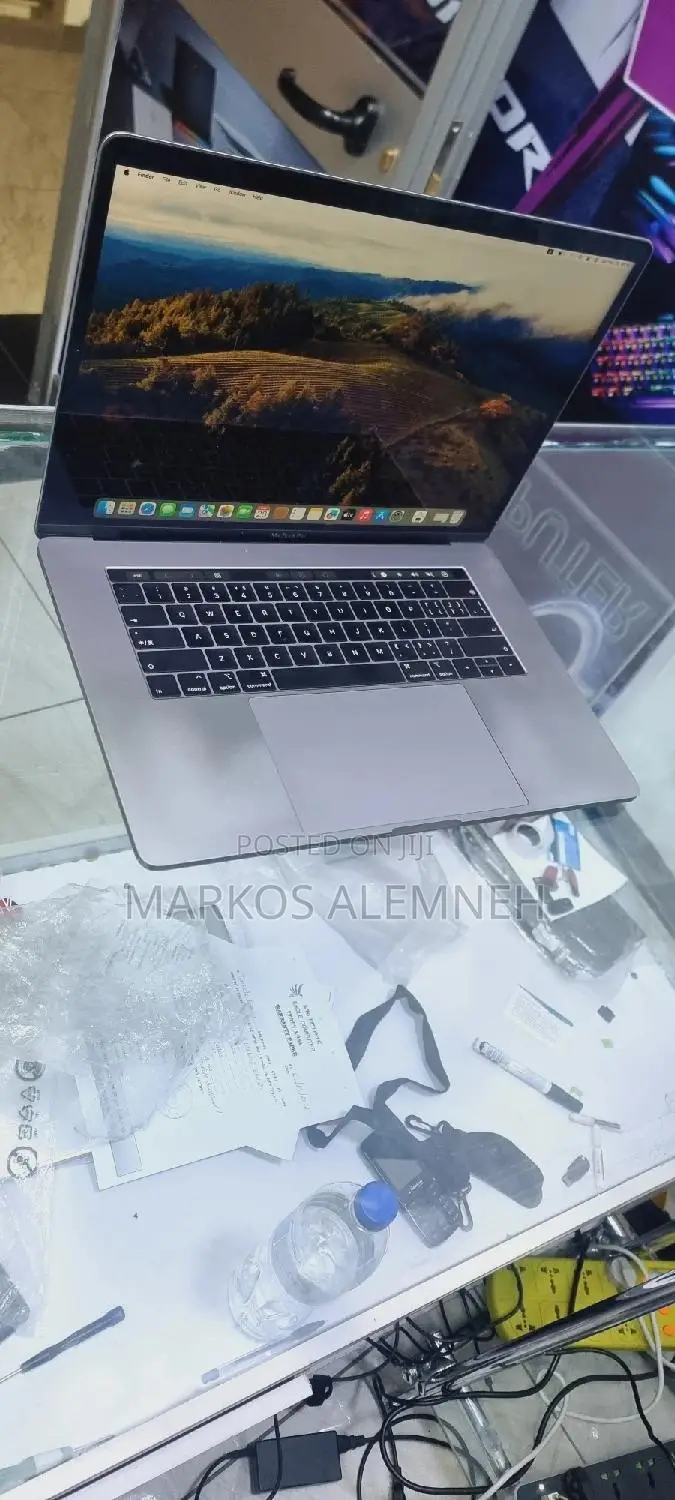 New Laptop Apple MacBook 2018 16GB Intel Core i9 SSD 512GB