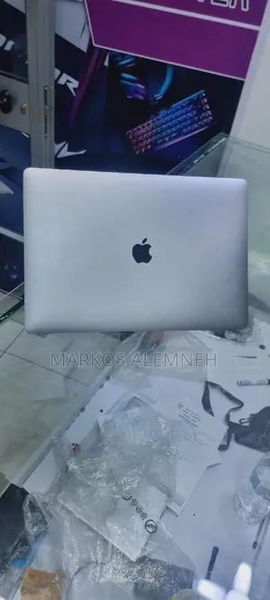New Laptop Apple MacBook 2018 16GB Intel Core i9 SSD 512GB