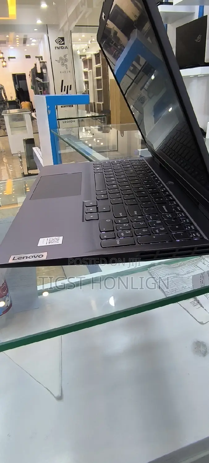 New Laptop Lenovo LOQ 15IRH8 16GB AMD Ryzen 7 SSD 512GB