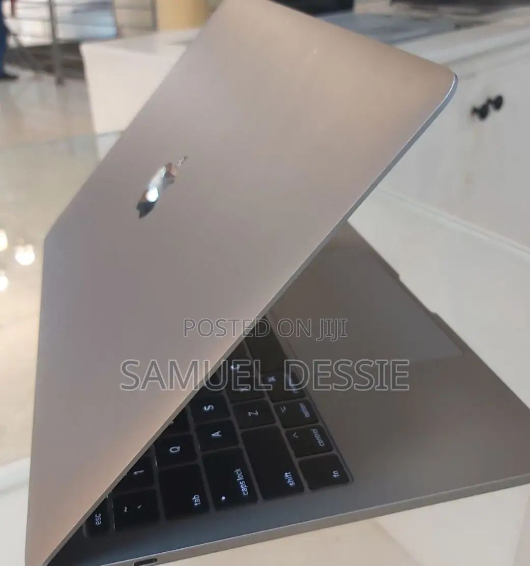 New Laptop Apple MacBook 2017 16GB Intel Core I5 SSD 512GB