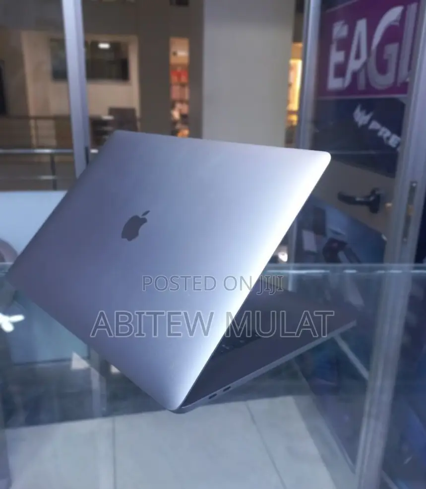 New Laptop Apple MacBook Pro 2018 16GB Intel Core I9 SSD 512GB