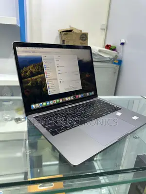 Laptop Apple MacBook Pro 2018 16GB Intel Core I7 SSD 512GB