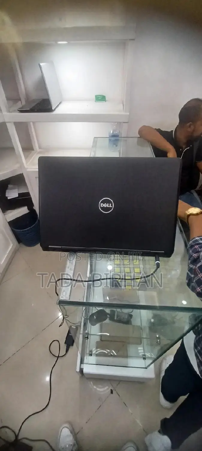 Laptop Dell Latitude 5310 8GB Intel Core I5 HDD 1T