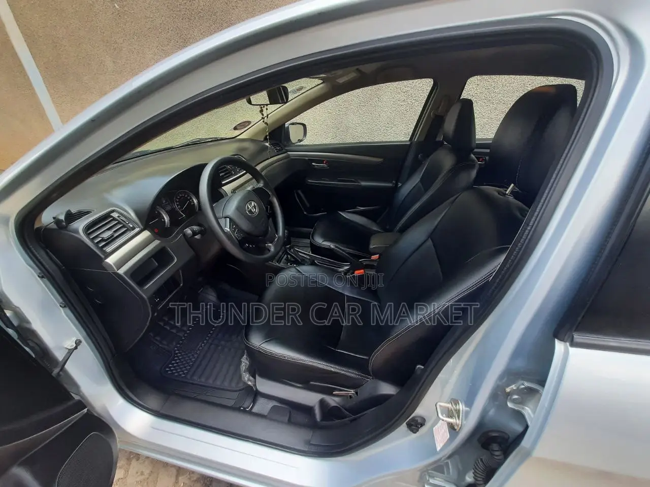 Toyota Yaris 2022 Silver