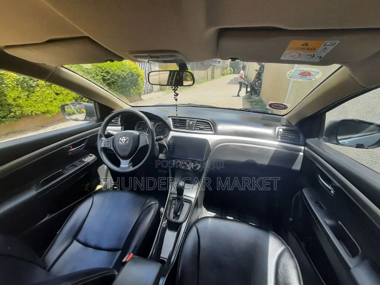 Toyota Yaris 2022 Silver