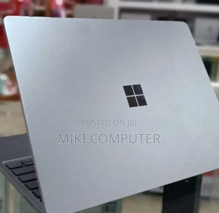 New Laptop Microsoft Surface 8GB Intel Core I5 SSD 512GB