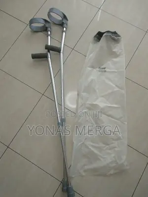 Crutches/Crunch/Cranch/Crutches_the End Are Non Slip Rubber/