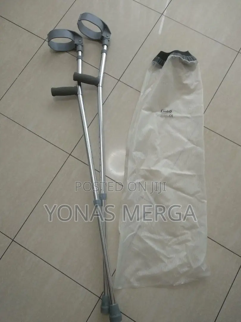 Crutches/Crunch/Cranch/Crutches_the End Are Non Slip Rubber/