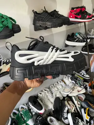 Photo - VERSACE Luxury Sneakers Master Quality