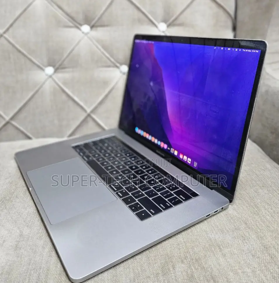New Laptop Apple MacBook Pro 2016 16GB Intel Core I7 SSD 256GB