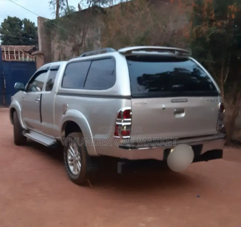 Toyota Hilux 2014 Silver