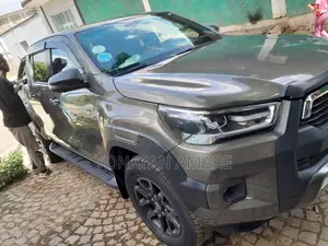 Toyota Hilux 2022 Green