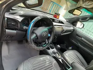 Toyota Hilux 2022 Green