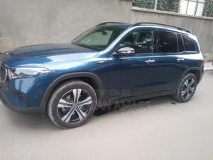 Mercedes-Benz E400 2022 Green