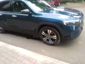 Mercedes-Benz E400 2022 Green