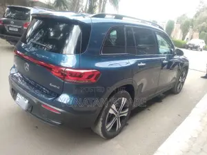 Mercedes-Benz E400 2022 Green