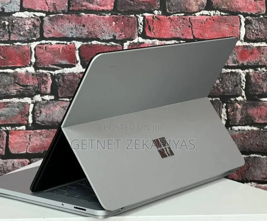 New Laptop Microsoft Surface 32GB Intel Core I7 SSD 1T