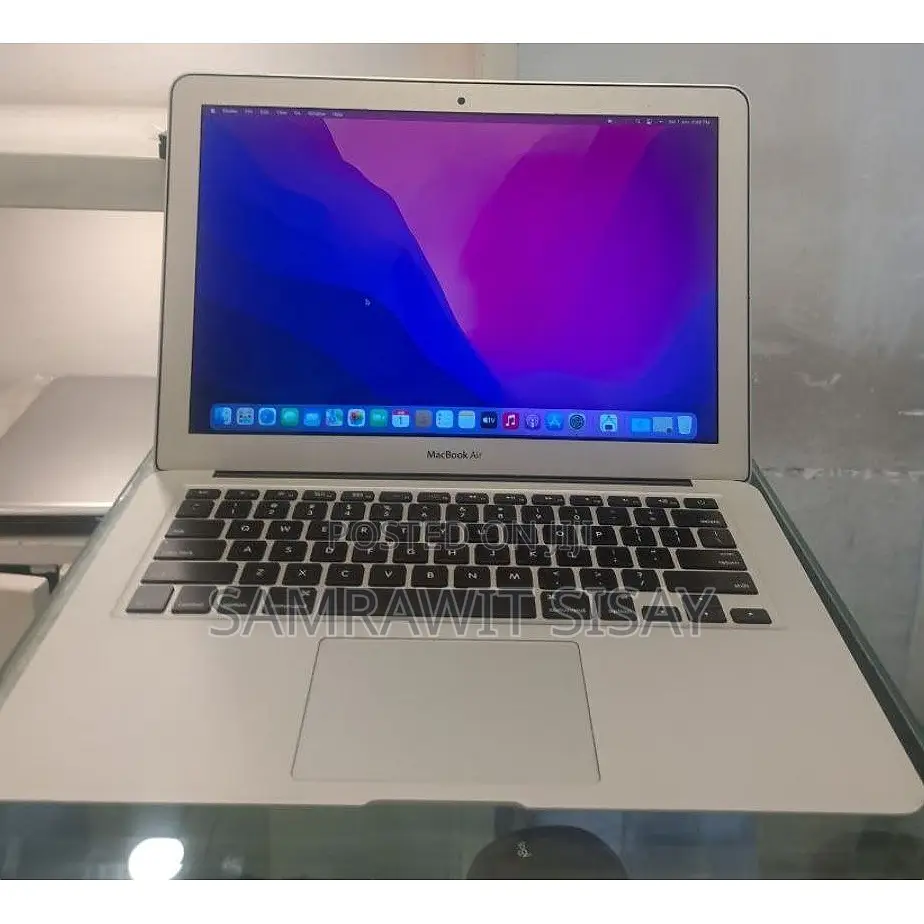 New Laptop Apple MacBook 2015 8GB Intel Core I5 SSD 128GB