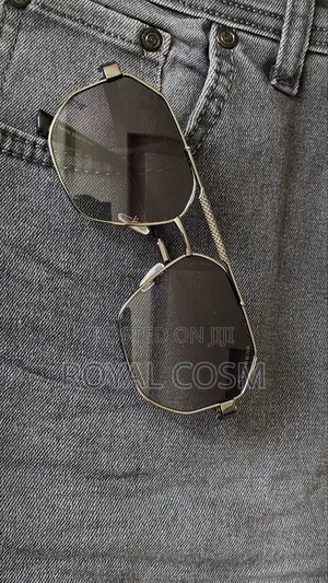 Photo - Elegant BURBERRY Shades for Him and Her