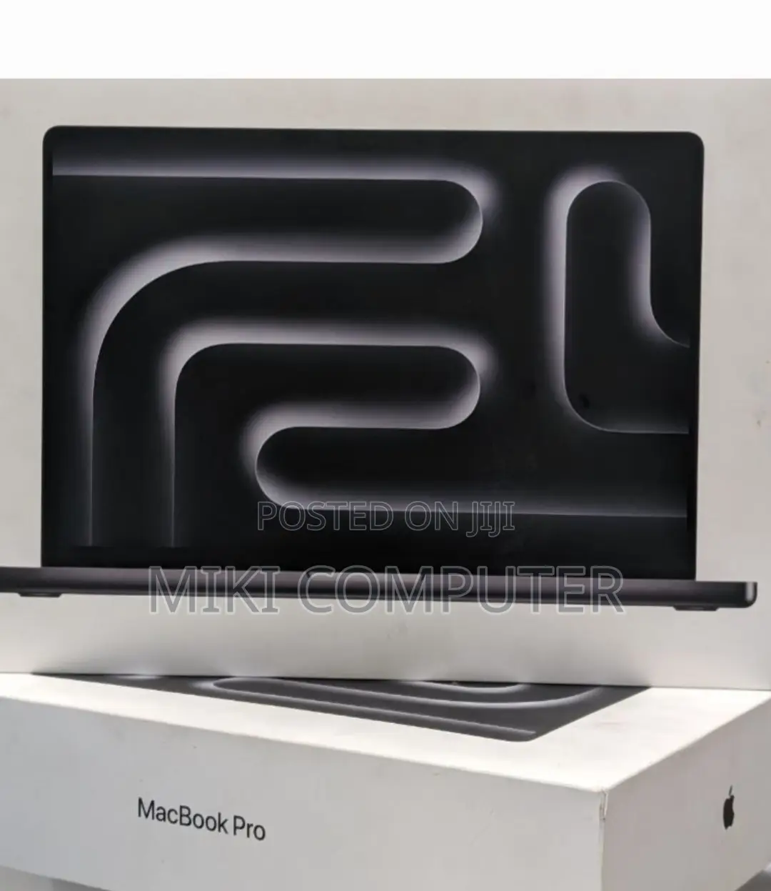 New Laptop Apple MacBook Pro 2023 M3 14-Inch 18GB Intel SSD 512GB