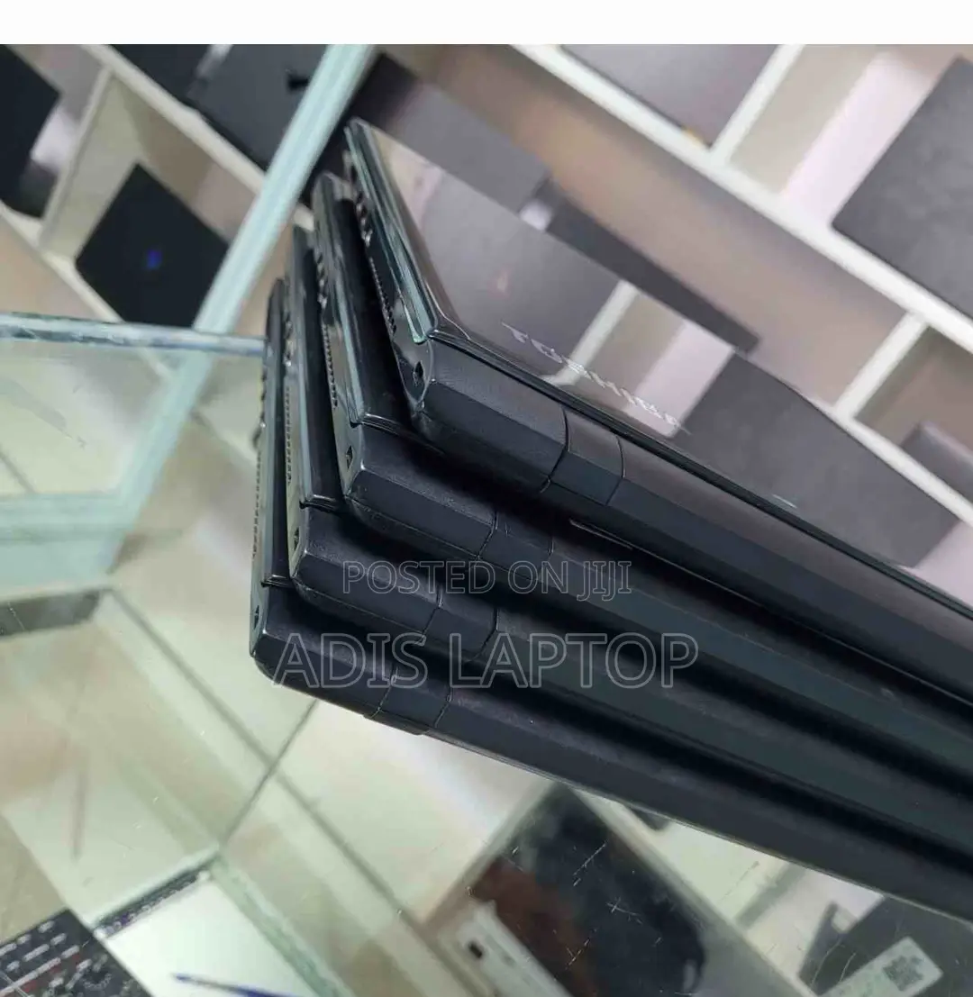 New Laptop Toshiba Satellite C850 8GB Intel Core I5 SSD 500GB