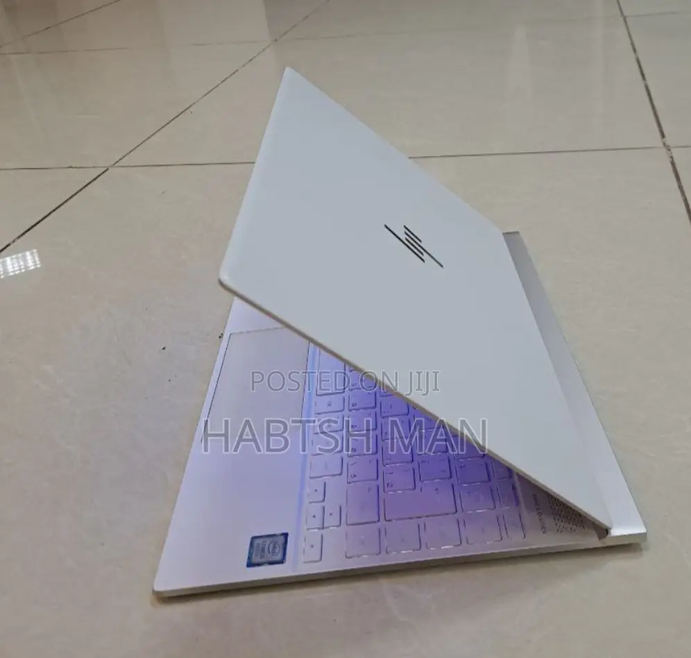 New Laptop HP Spectre 8GB Intel Core I5 SSD 512GB