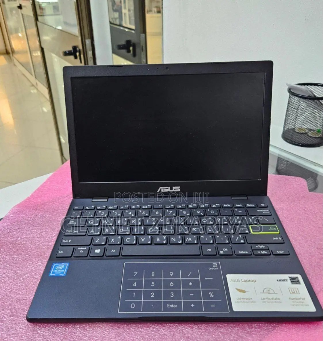 New Laptop Asus VivoBook 15 X505BA 4GB Intel Core M SSD 256GB