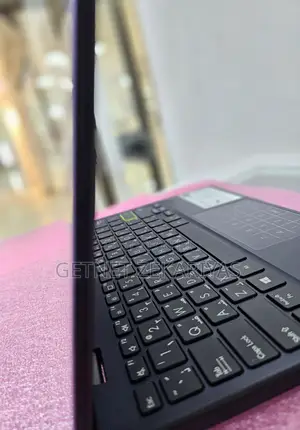 New Laptop Asus VivoBook 15 X505BA 4GB Intel Core M SSD 256GB