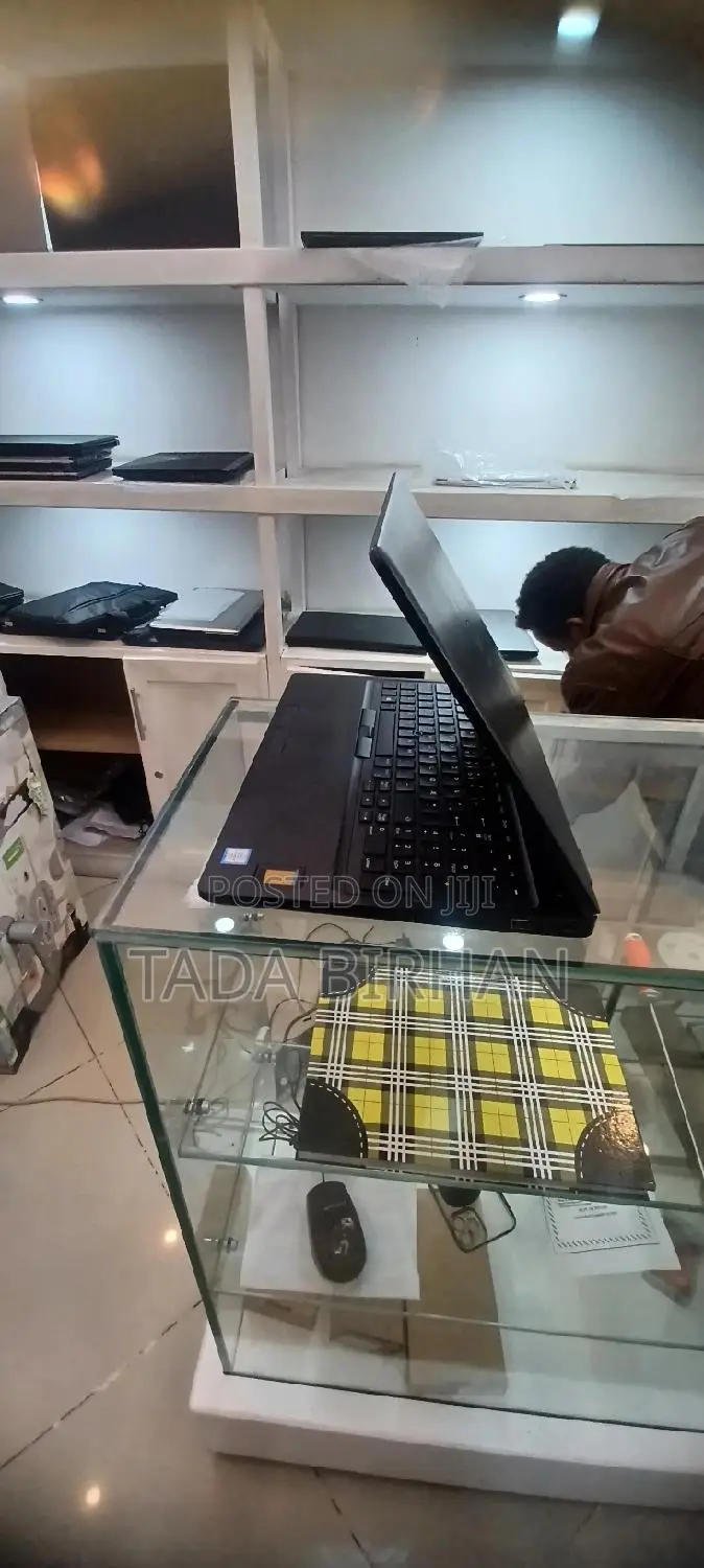 New Laptop Dell XPS 15 8GB Intel Core I5 SSD 512GB