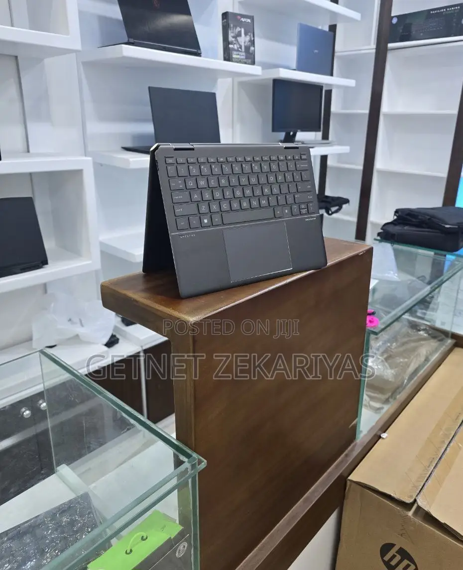 New Laptop HP Spectra 13 16GB Intel Core I7 SSD 1T