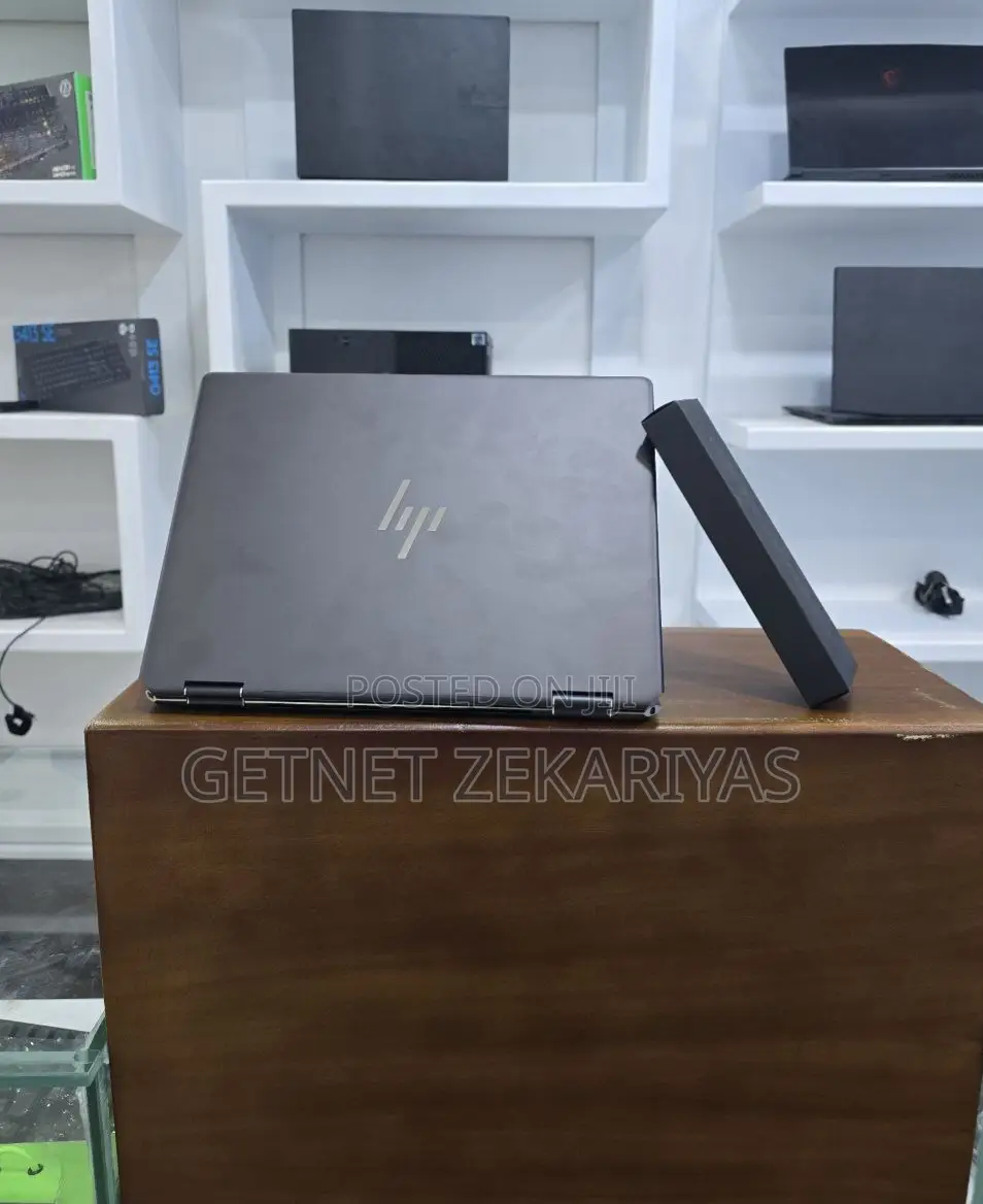 New Laptop HP Spectra 13 16GB Intel Core I7 SSD 1T