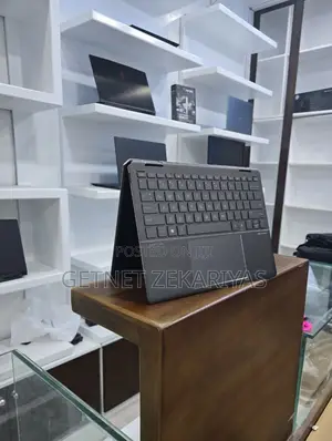 New Laptop HP Spectra 13 16GB Intel Core I7 SSD 1T