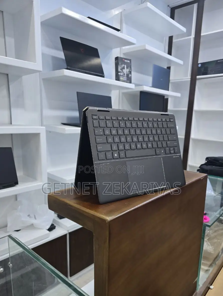 New Laptop HP Spectra 13 16GB Intel Core I7 SSD 1T