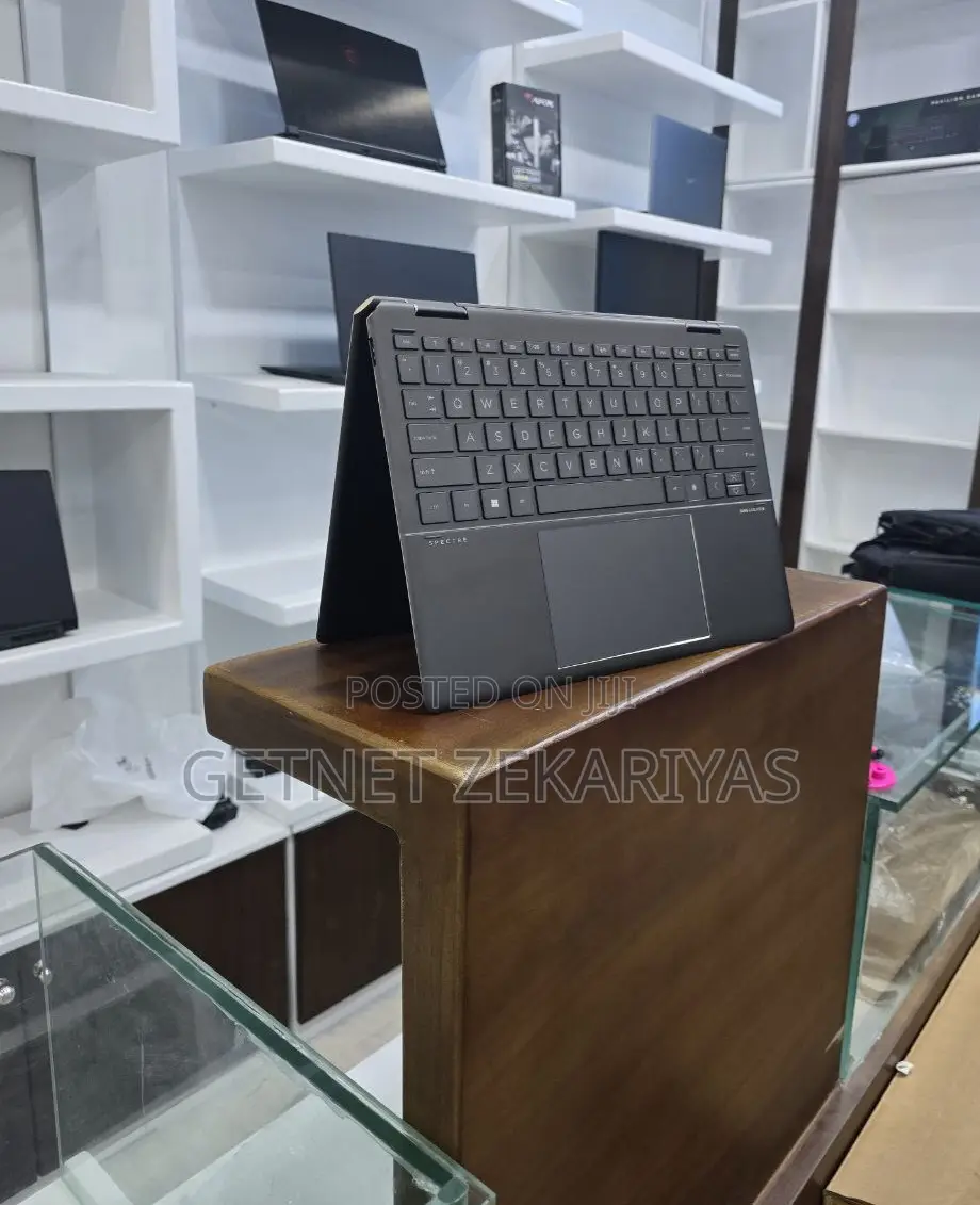 New Laptop HP Spectra 13 16GB Intel Core I7 SSD 1T