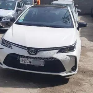 Photo - New Toyota Corolla 2022 White
