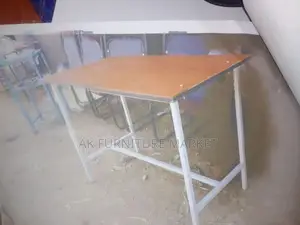 Photo - Table የትምህርት ቤት ጠረጴዛ