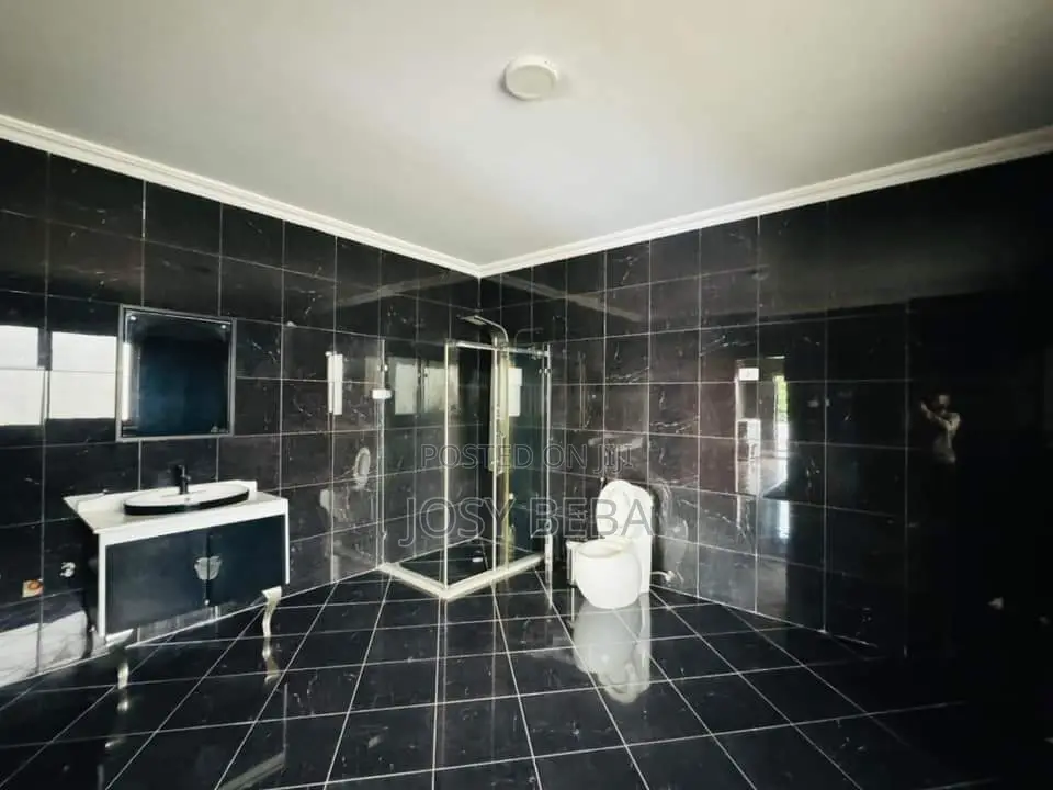 5bdrm House in Bole for rent