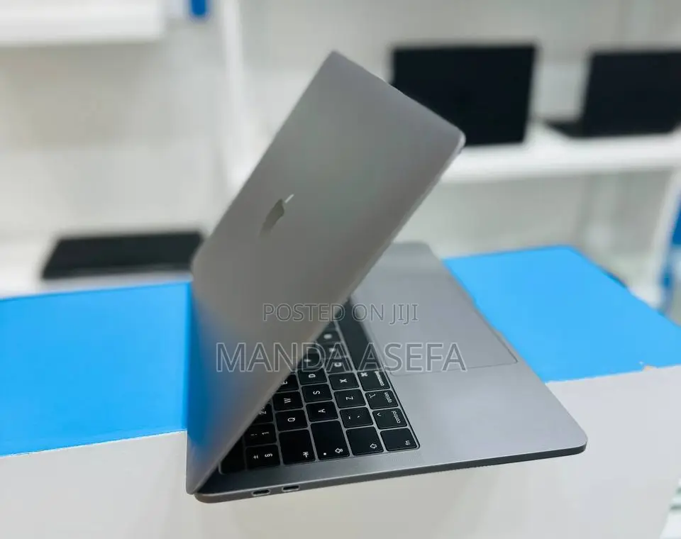 New Laptop Apple MacBook Pro 2019 16GB Intel Core I7 SSD 256GB