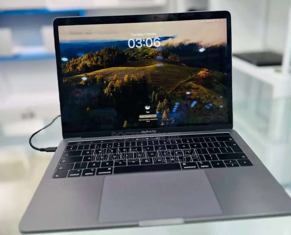 New Laptop Apple MacBook Pro 2019 16GB Intel Core I7 SSD 256GB