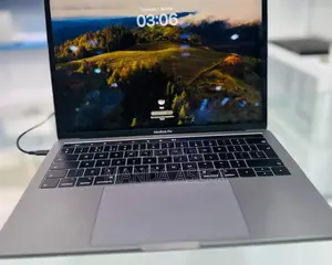 New Laptop Apple MacBook Pro 2019 16GB Intel Core I7 SSD 256GB